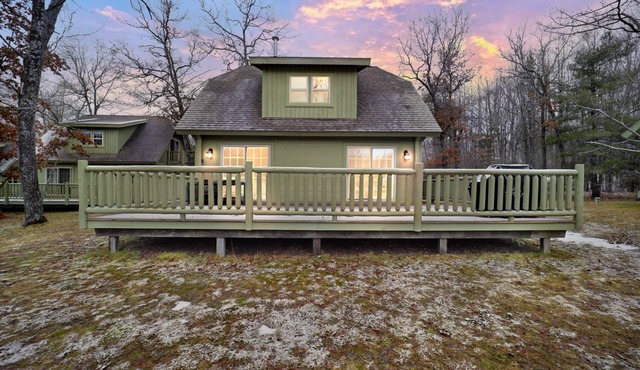 Fore Seasons Cottage at Garland Resort : Summer Getaway — Comfort & Golf Nearby