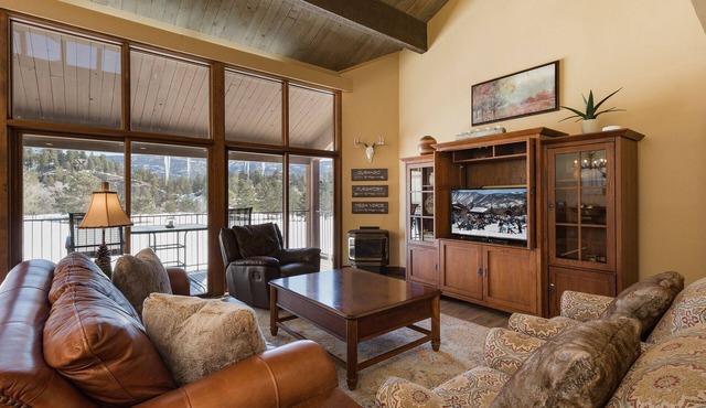 Fore the Views Townhome (#710) | Golf, AC, Pool/Hot Tub, Deck - 10 min to Ski