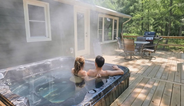 Foreman Lakefront Cabin Hot Tub Wi-Fi Dog Friendly