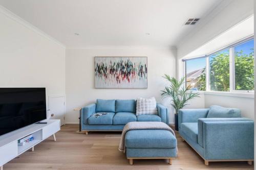 Foreshore Escape - Beachside Comfort near Dining