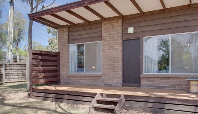 Foreshore Escape Cowes #1 - short walk along the beach to Cowes main street