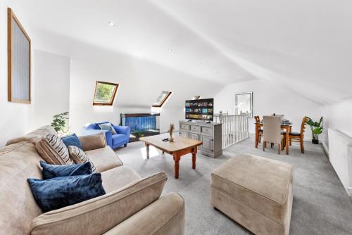 Forest and City Escape Apartment Sleeps 6