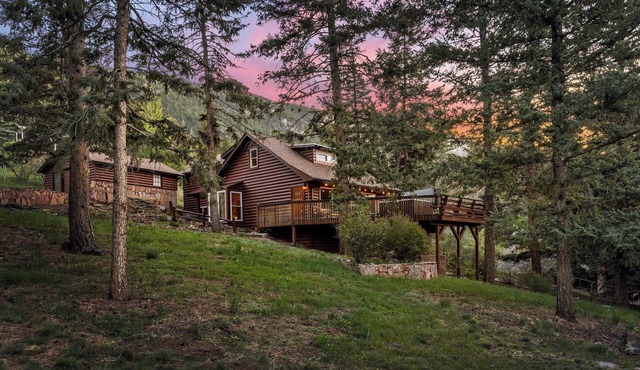 Forest Cabin - Hot Tub & Mt Views - Pikes Peak