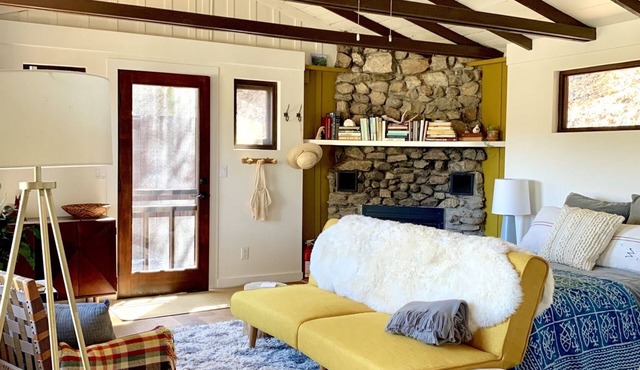 Forest Cabin nestled in oak sanctuary between Valley Village and Carmel Beach