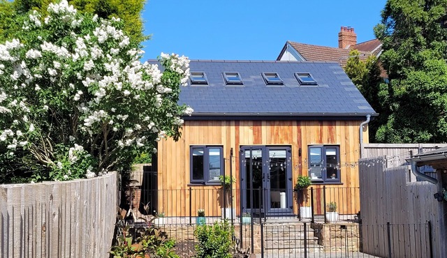 Forest Cedar Lodge, Cinderford, Sleeps 4