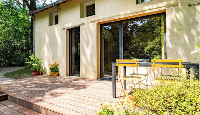 Forest Cottage 'Maison forestière Pleine Nature Kerdary' with Private Terrace, Garden & Wi-Fi