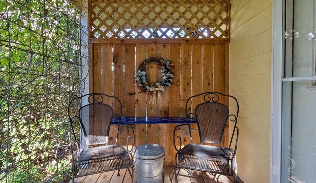 Forest Cottage -Shaker-Inspired Tiny House ★