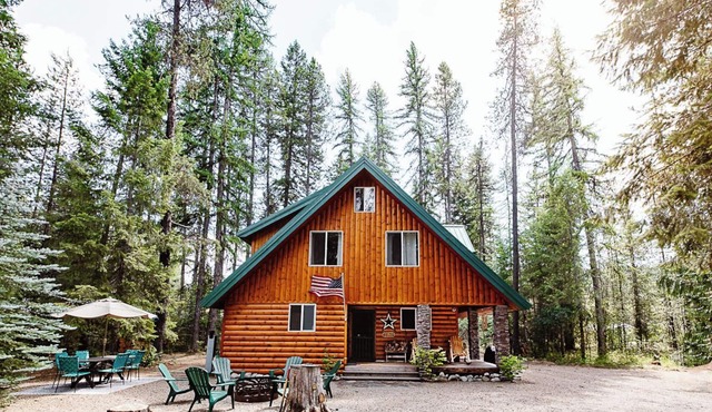 Forest Family Cabin Near Priest Lake with Fireplace, Large Yard & Dogs Allowed