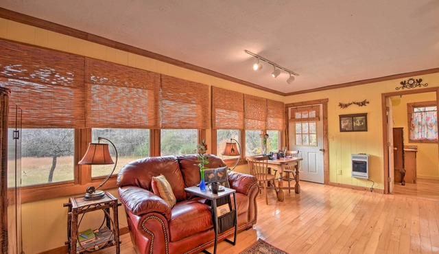 Forest Fantasy: Pet-Friendly Smoky Mtn Escape!