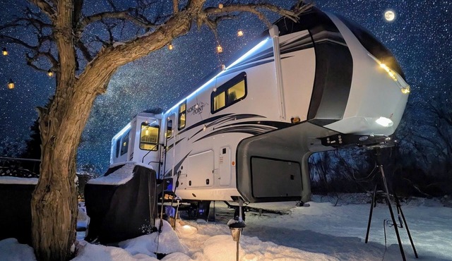 Forest Farm RV Glamping Retreat Hot Tub Trail