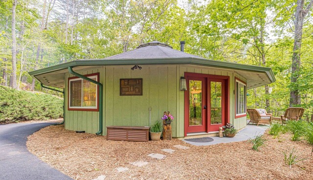 🌳Forest 🔥Fireplace🆒Vibe📺ROKU🍷Wineries🔥Fire Pit 🛏️Queen 🍔Grill 🌎Nature