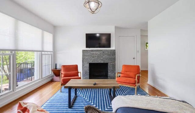 Forest Glen Silver Spring Gem - Parking