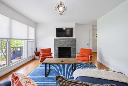 Forest Glen Silver Spring Gem - Parking