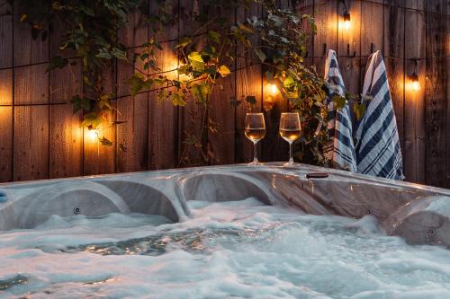 Forest Haven Hot Tub, Fire Pit & Coffee Bar