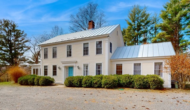 Forest Hideaway: Dog-friendly farmhouse near Catamount Mountain