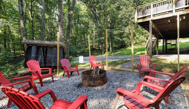 Forest Hideaway: Game Room, Fire Pit, Outdoor Dining, Hike Trails & Spas Nearby