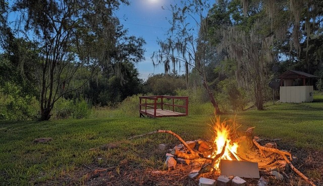 Forest Hideaway Screened Porch Grill