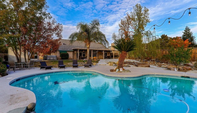 Forest Hill Resort: Heated Pool {Apr-Oct} +Billiards +Trails