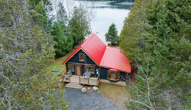 Forest & kayak family cottage