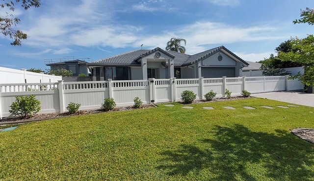 Forest Lake Garden Retreat – A Relaxing Retreat for You (and Your Pet)