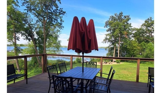 Forest Lodge Farm - restful unique modern home on Jewett Lake with space galore!