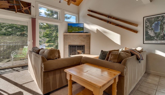 Forest Retreat: 3 BR, 2 BA Townhouse in Carnelian Bay, Sleeps 8