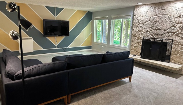 Forest Retreat ~ Serene & Secluded 2-bedroom apartment with WiFi in Edmonds