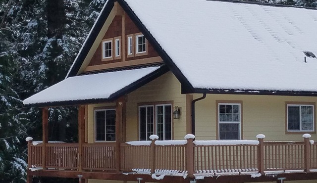 Forest Ridge Chalet, Hot Tub, Fast Wifi, FP New King Bed, Ski White Pass