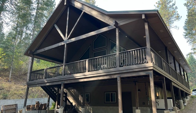 Forest Seclusion Sleeping 10. Hot Tub, Pets, WIFI and Geothermal Pool Access!