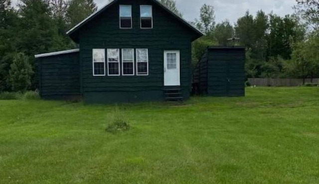 Forest Side Solar Powered Cabin with Nature Trails