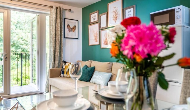 Forest View Apartment with private balcony- Southampton