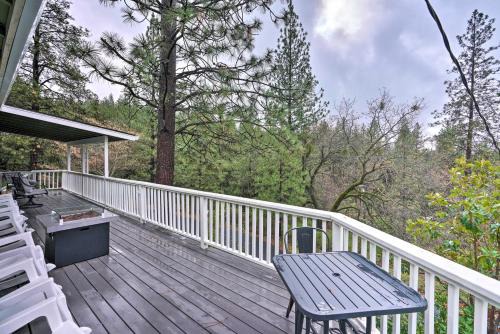Forest-View Deck and Fire Pits Pine Grove Retreat!