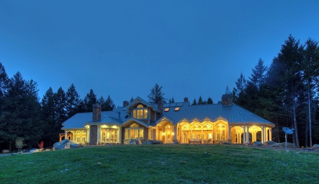 Forest Villa: Off-Grid Luxury on 730 Acres of Western Sonoma’s Natural Beauty