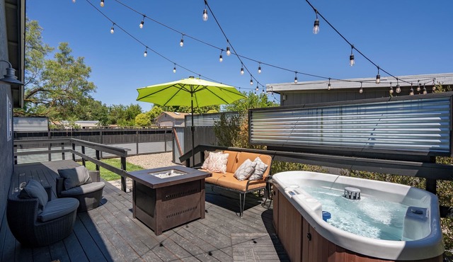 Forest & Vine - Hot tub and Pet Friendly!