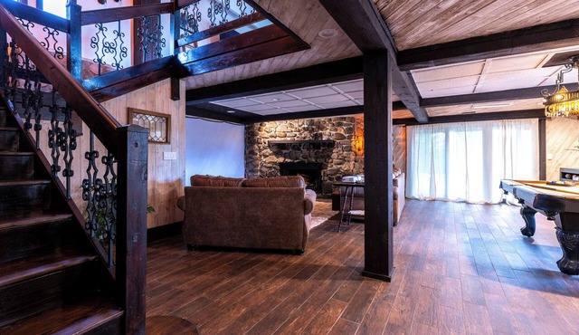 Forest Whisper Retreat: 4-bdrm lodge in Daggett. Get away and have everything.