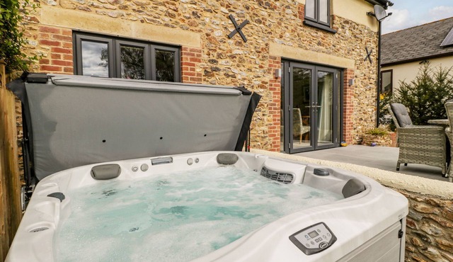 FOREVER HOME, family friendly, with hot tub in Payhembury