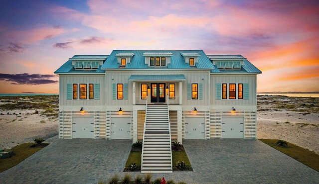 Forever Sunsets w/Private Temp Controlled Pool, Elevator & Sleeps 30 in beds