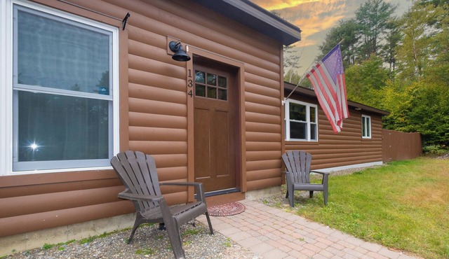 Forever Wild Cabin -River Access & Hiking -1 level in Brant Lake