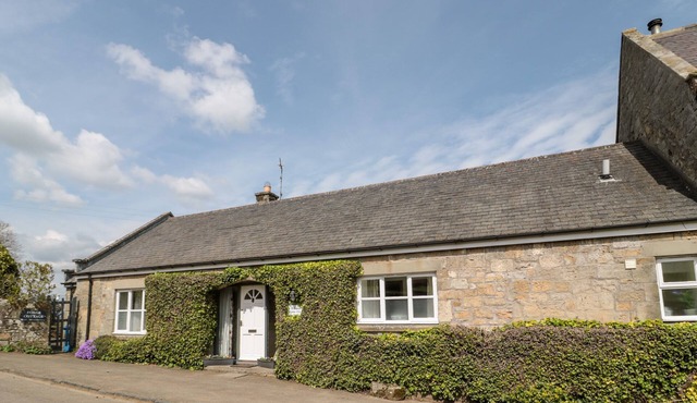 FORGE COTTAGE, pet friendly, character holiday cottage in Rothbury