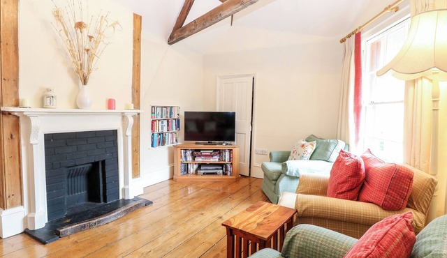 FORGE HOUSE, pet friendly, with a garden in Cley Next The Sea