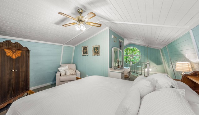 Forget-Me-Knot Cottage at The Wilderness of Mentone adjoins the LRCNP