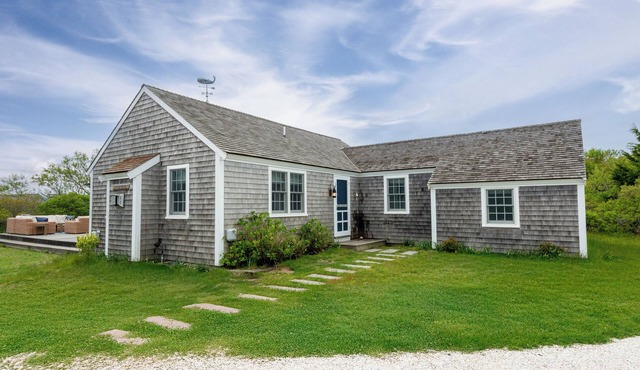 Forget Me Knot – Serene Madaket Retreat Near Starbuck Beach