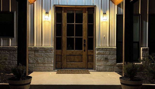 Forget your worries in this spacious and serene space.