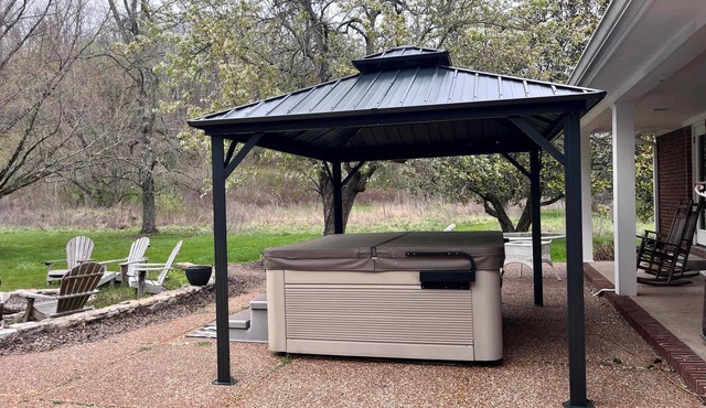 Fork Inns Romantic 2BR apt/cabin- opt hottub SHR23