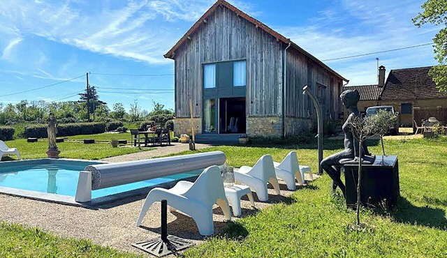 Former tobacco barn renovated as a loft, with heated pool and enclosed garden