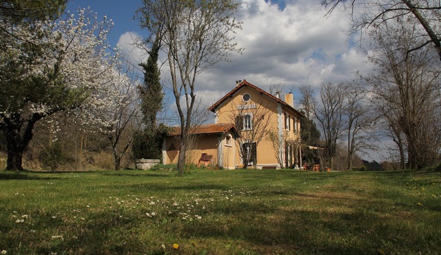 Former station from 1890, very beautiful restoration, haven of peace in Provence Verte