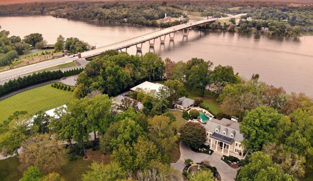 Former Celebrity Lakeside Mansion
