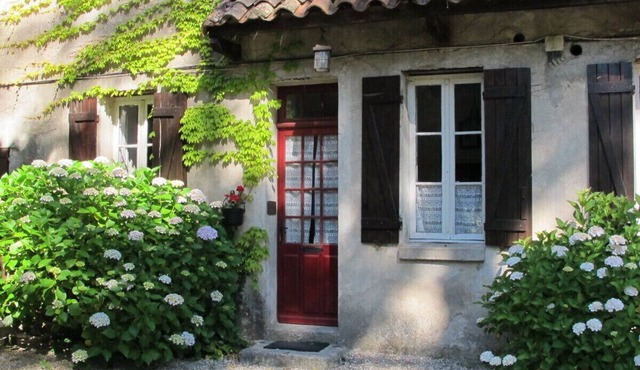 Former Cévennes silkworm farm surrounded by 5 hectares of private land