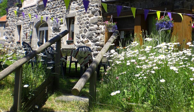 Former coaching inn dating from 1875 at 1150 m altitude, near Mont Mézenc in hamlet