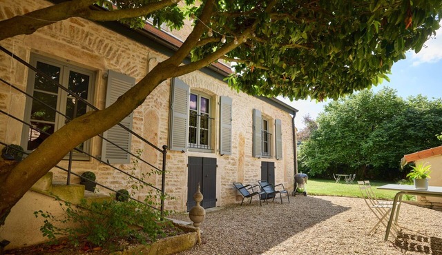 Former convent from the 17th, renovated, private garden, Beaune city center